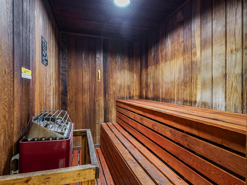 For Sale: $152,000 (2 beds, 2 baths, 1000 Square Feet)