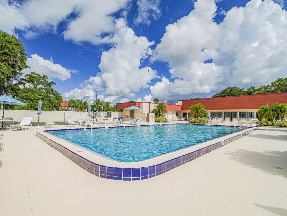 For Sale: $152,000 (2 beds, 2 baths, 1000 Square Feet)