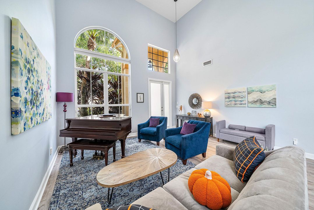 Active With Contract: $759,999 (4 beds, 2 baths, 2888 Square Feet)