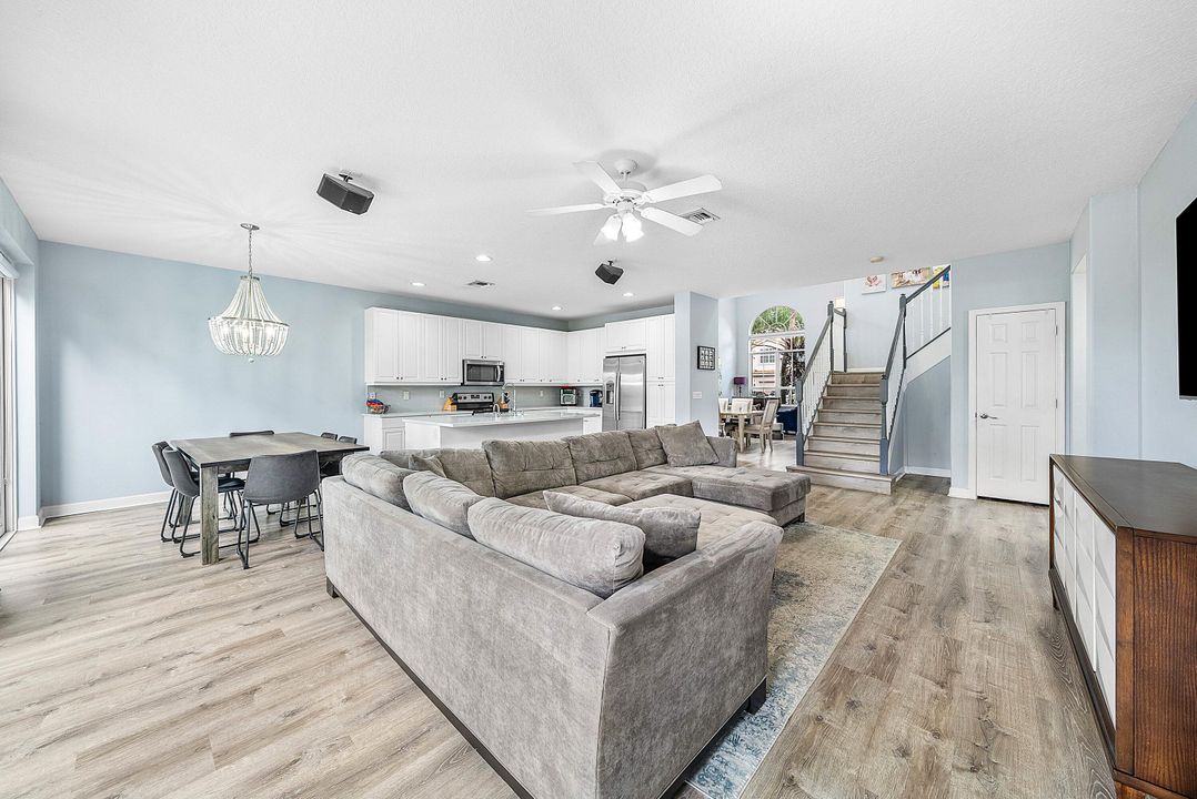 Active With Contract: $759,999 (4 beds, 2 baths, 2888 Square Feet)