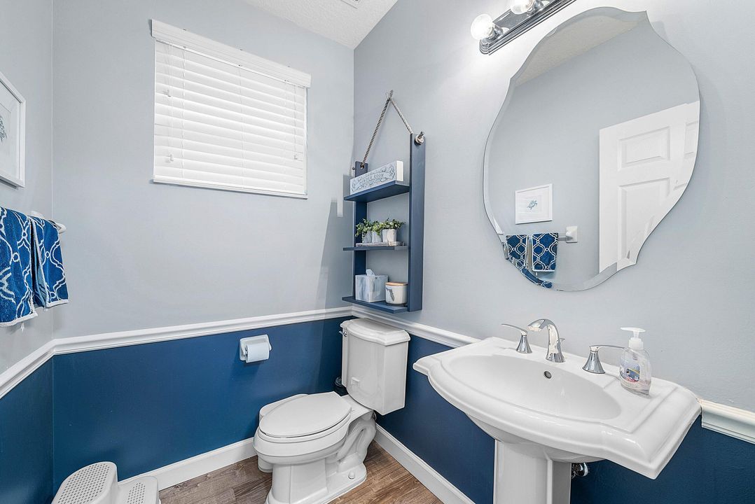 Active With Contract: $759,999 (4 beds, 2 baths, 2888 Square Feet)