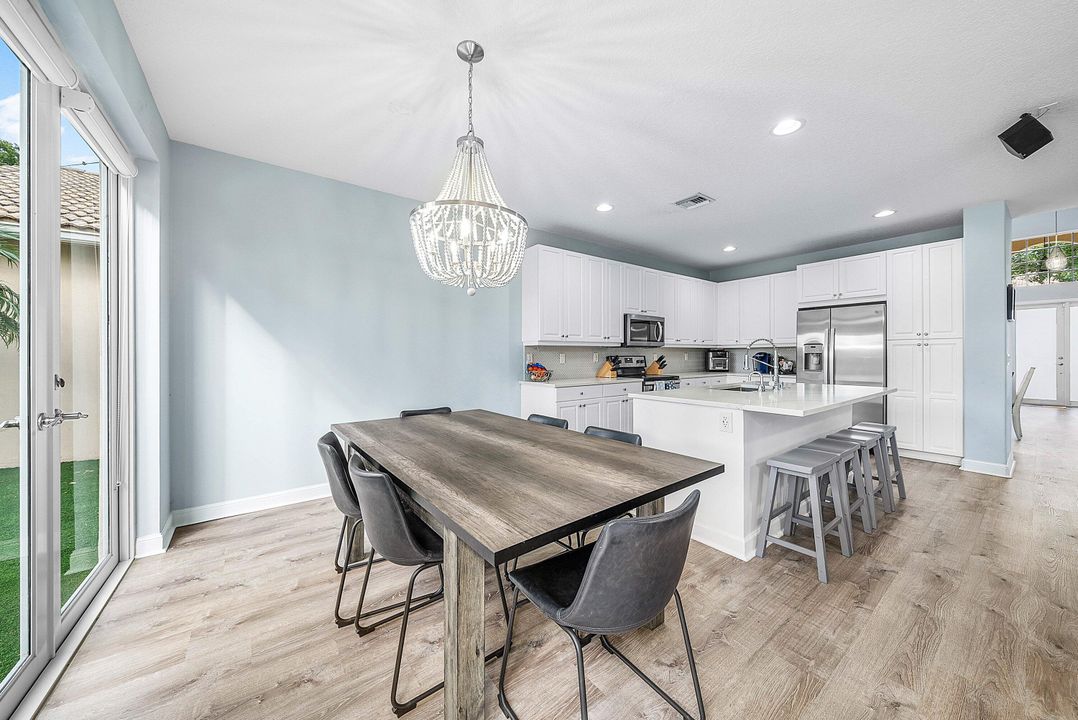 Active With Contract: $759,999 (4 beds, 2 baths, 2888 Square Feet)