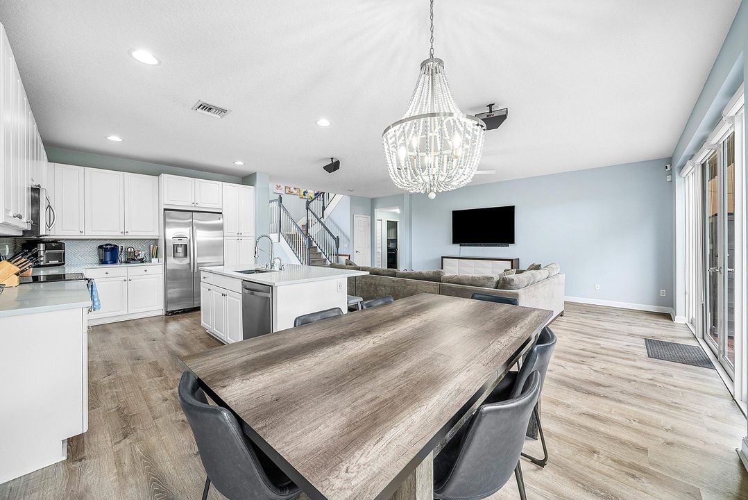 Active With Contract: $759,999 (4 beds, 2 baths, 2888 Square Feet)