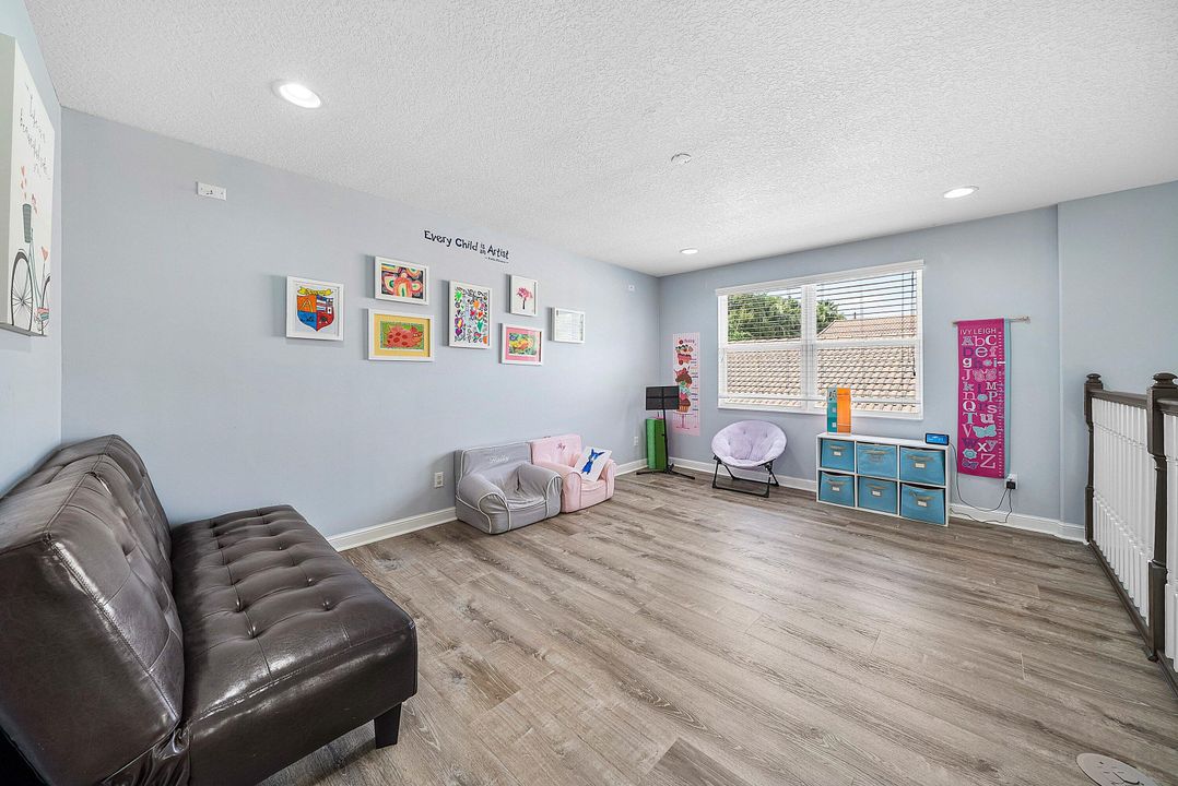 Active With Contract: $759,999 (4 beds, 2 baths, 2888 Square Feet)