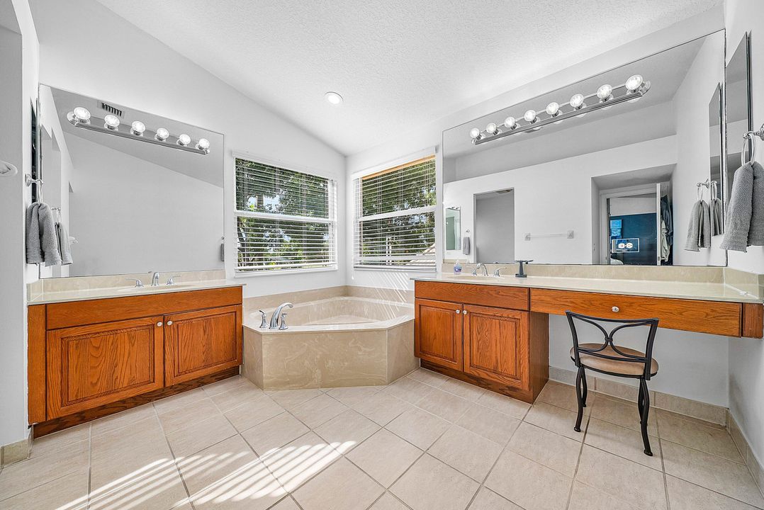 Active With Contract: $759,999 (4 beds, 2 baths, 2888 Square Feet)