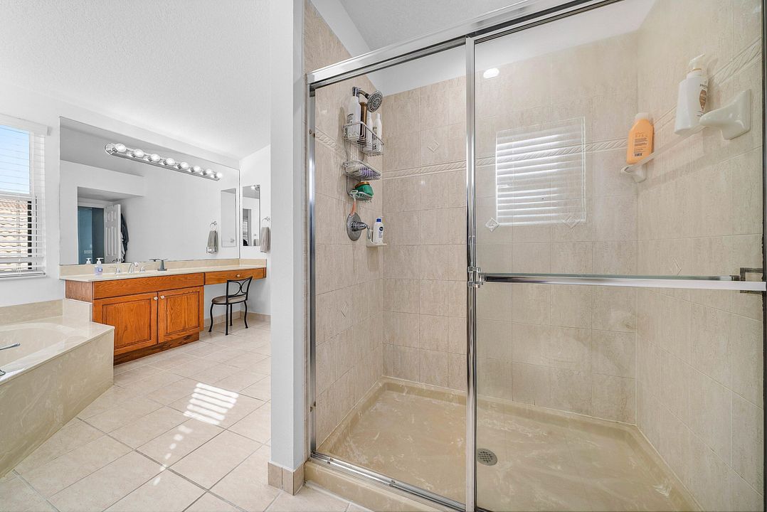 Active With Contract: $759,999 (4 beds, 2 baths, 2888 Square Feet)