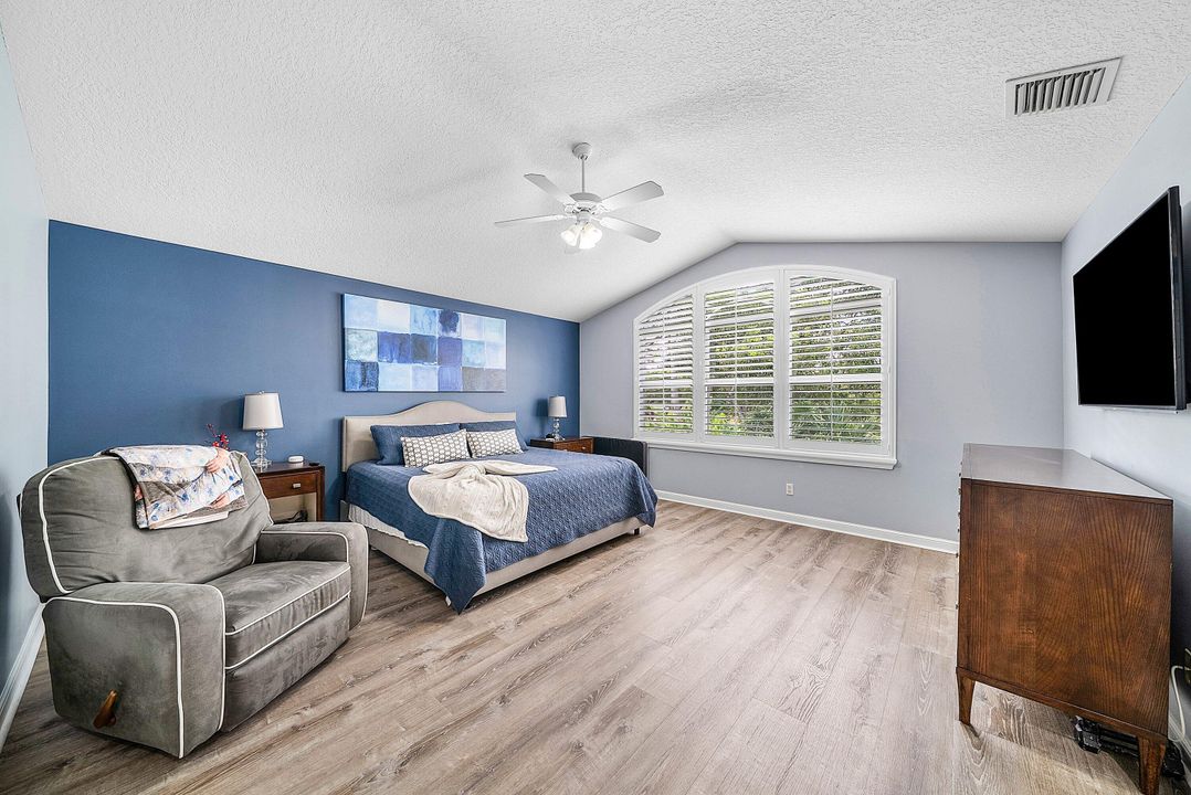 Active With Contract: $759,999 (4 beds, 2 baths, 2888 Square Feet)