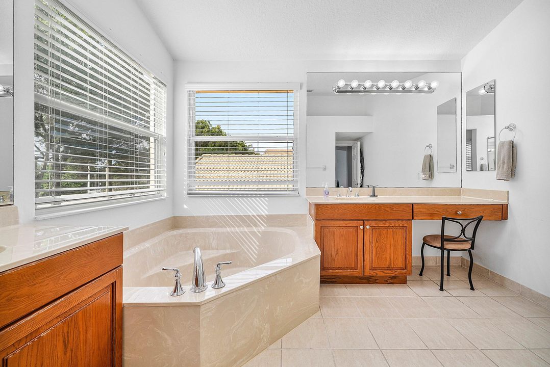 Active With Contract: $759,999 (4 beds, 2 baths, 2888 Square Feet)