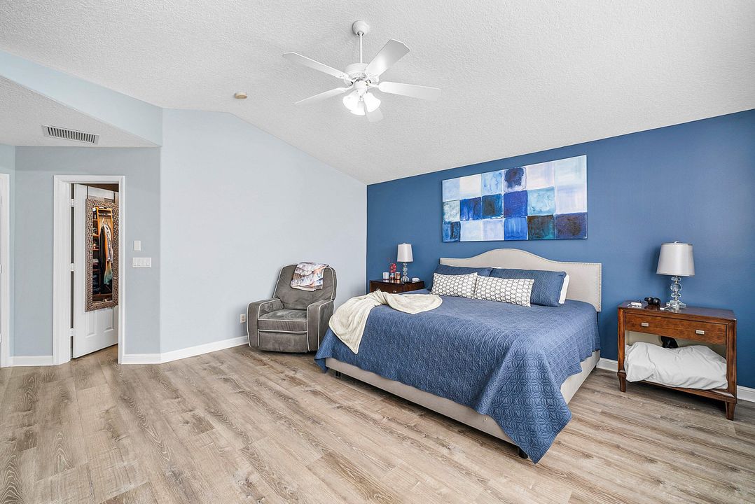 Active With Contract: $759,999 (4 beds, 2 baths, 2888 Square Feet)