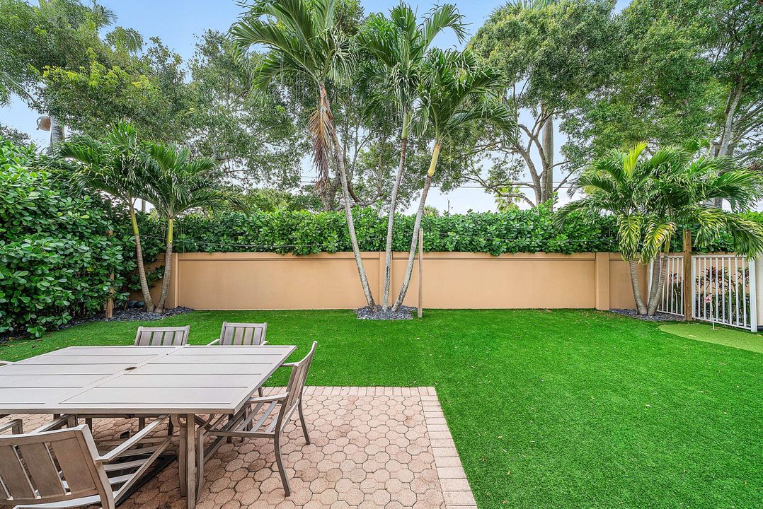 Active With Contract: $759,999 (4 beds, 2 baths, 2888 Square Feet)