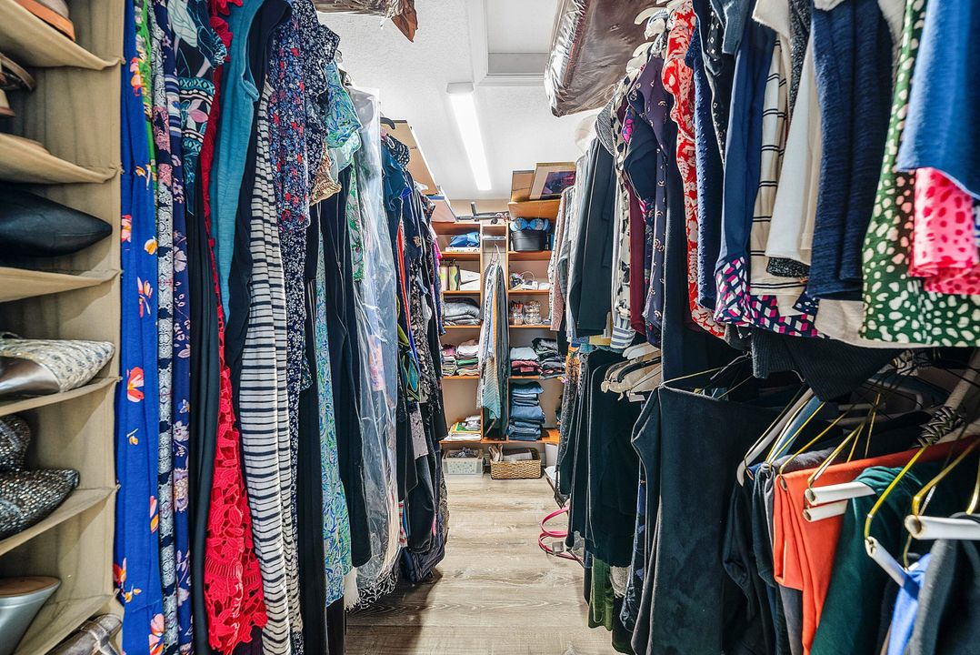 Active With Contract: $759,999 (4 beds, 2 baths, 2888 Square Feet)