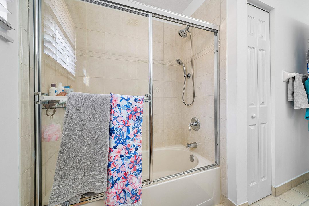 Active With Contract: $759,999 (4 beds, 2 baths, 2888 Square Feet)