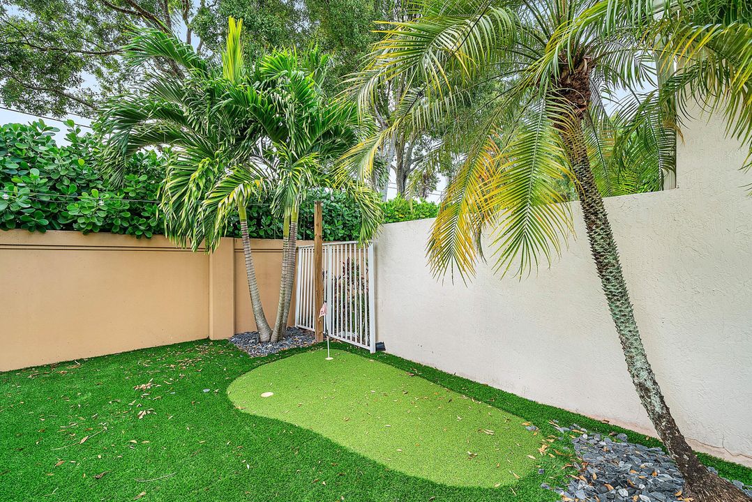 Active With Contract: $759,999 (4 beds, 2 baths, 2888 Square Feet)