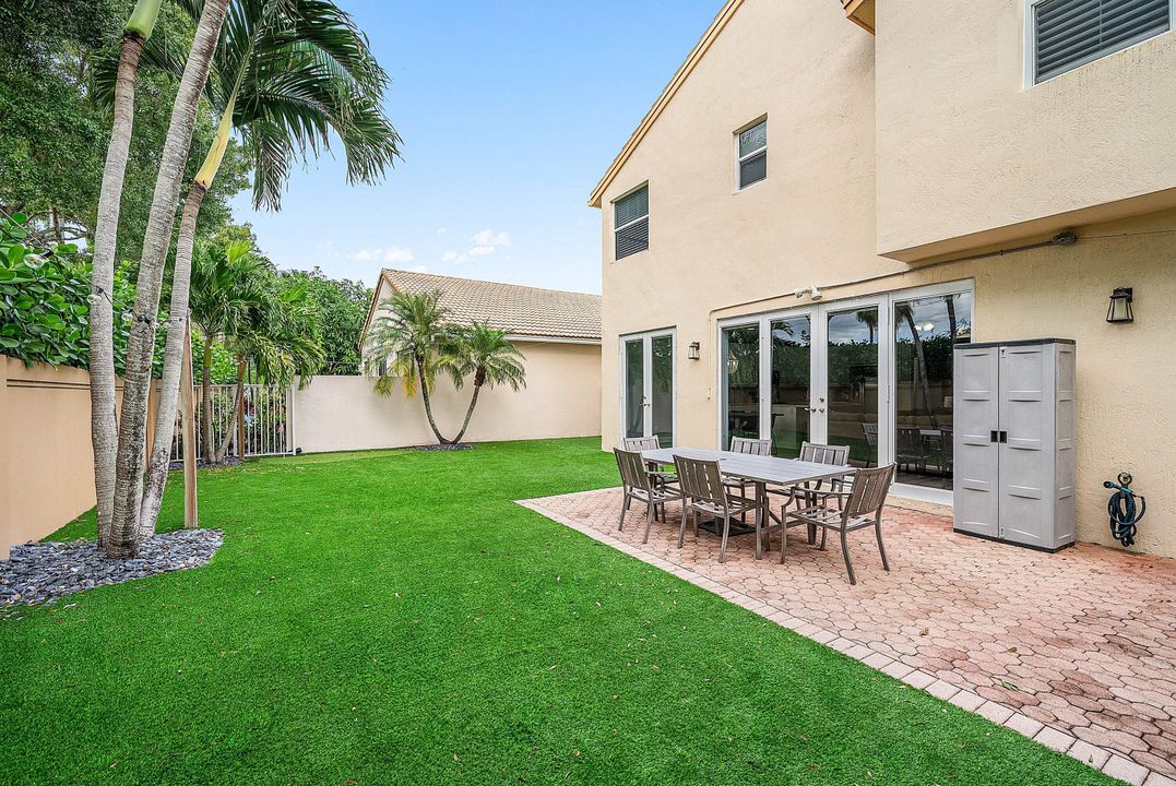 Active With Contract: $759,999 (4 beds, 2 baths, 2888 Square Feet)