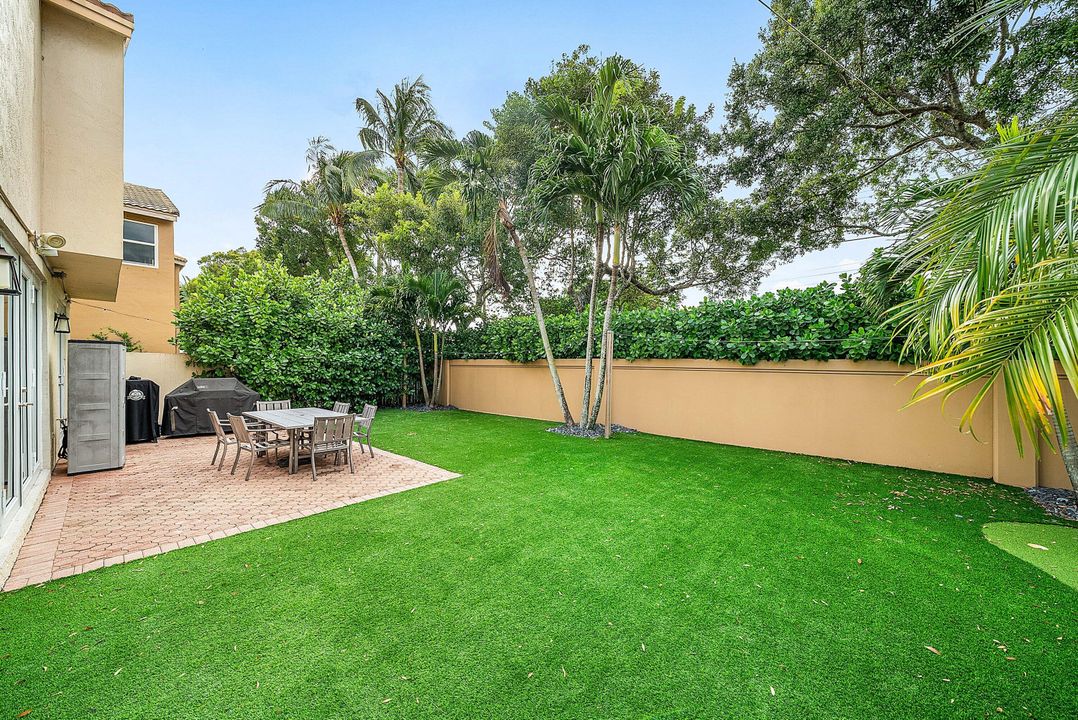 Active With Contract: $759,999 (4 beds, 2 baths, 2888 Square Feet)