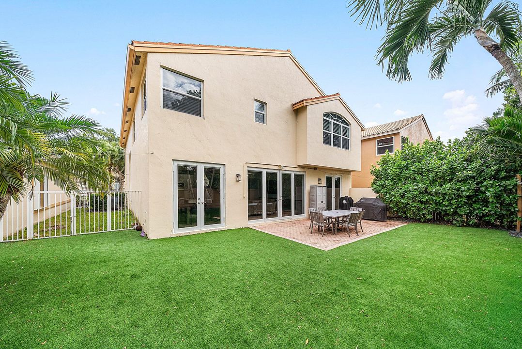 Active With Contract: $759,999 (4 beds, 2 baths, 2888 Square Feet)