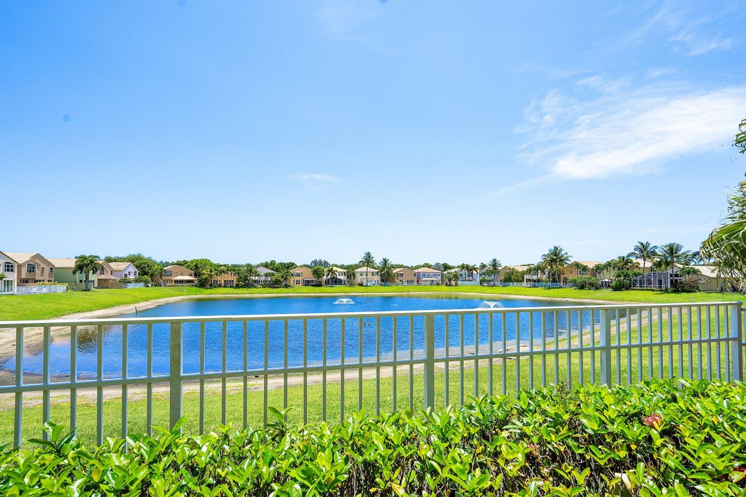 Active With Contract: $759,999 (4 beds, 2 baths, 2888 Square Feet)