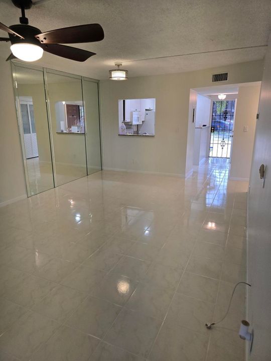 For Rent: $2,200 (2 beds, 2 baths, 912 Square Feet)
