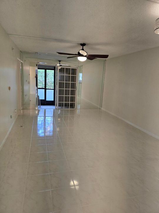 For Rent: $2,200 (2 beds, 2 baths, 912 Square Feet)