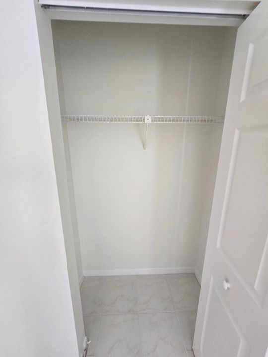 For Rent: $2,200 (2 beds, 2 baths, 912 Square Feet)