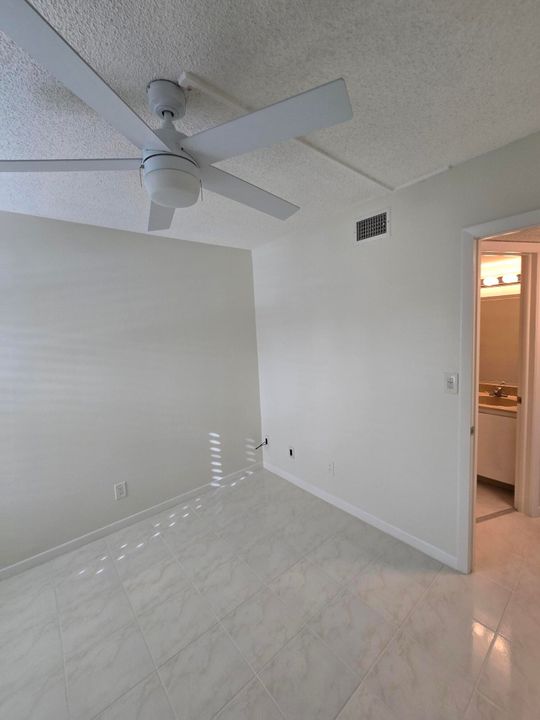 For Rent: $2,200 (2 beds, 2 baths, 912 Square Feet)