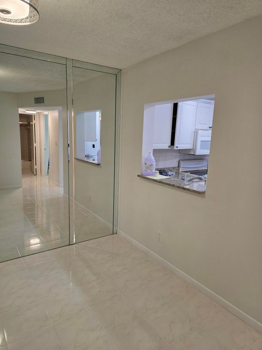 For Rent: $2,200 (2 beds, 2 baths, 912 Square Feet)