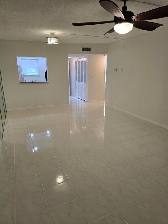For Rent: $2,200 (2 beds, 2 baths, 912 Square Feet)