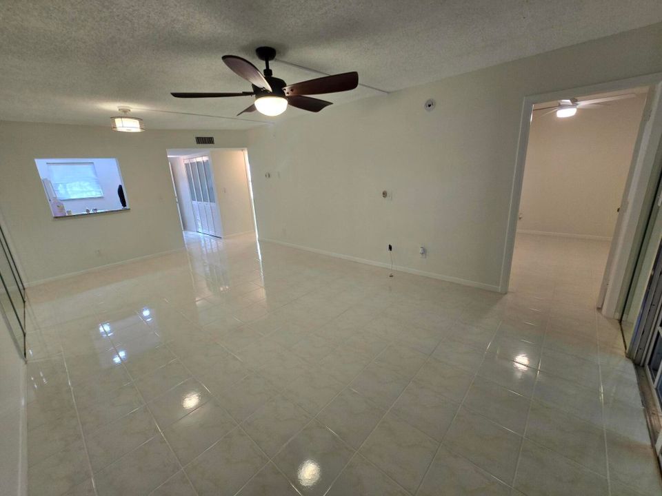 For Rent: $2,200 (2 beds, 2 baths, 912 Square Feet)