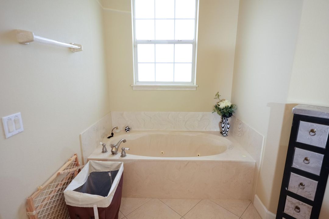 For Sale: $800,000 (3 beds, 3 baths, 2763 Square Feet)