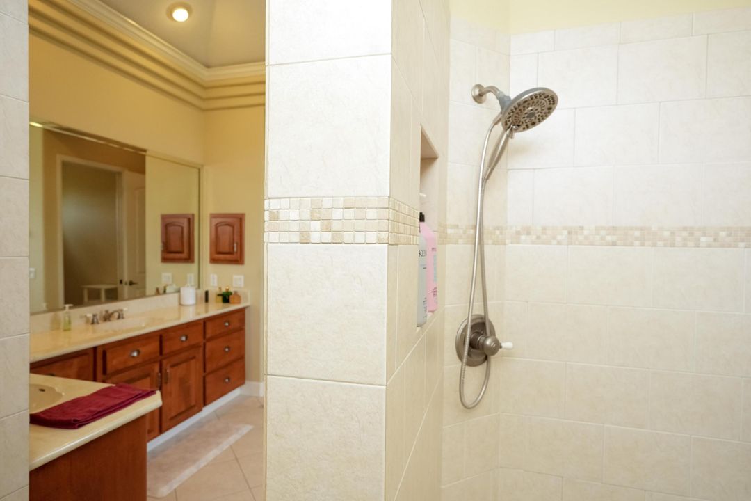 For Sale: $800,000 (3 beds, 3 baths, 2763 Square Feet)