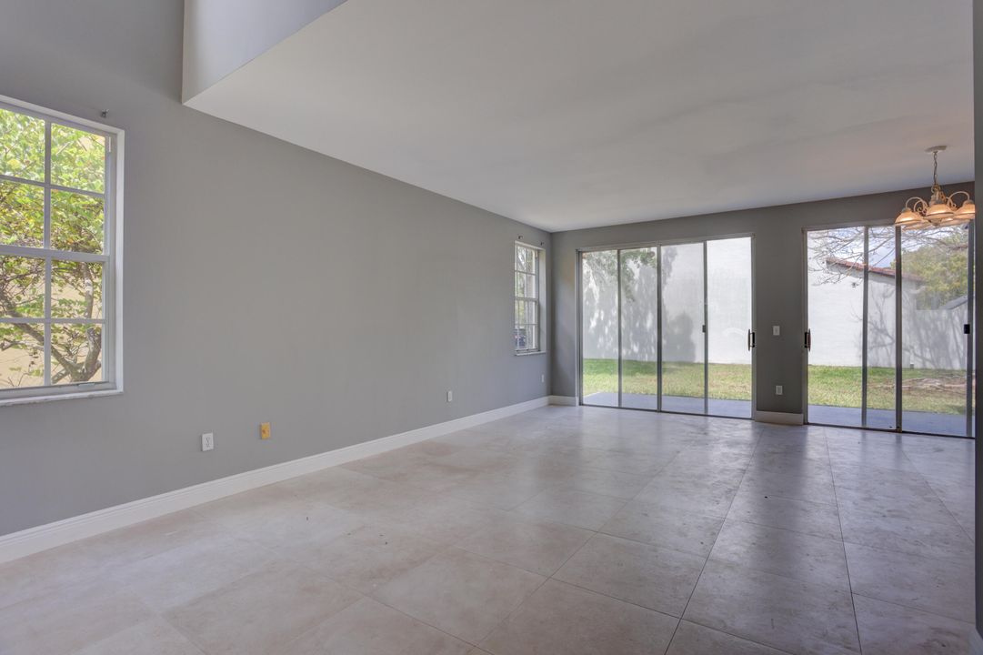 В аренду: $3,950 (4 спален, 2 ванн, 1982 Квадратных фут)