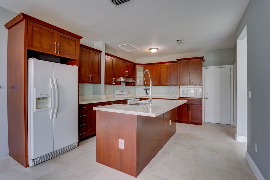 В аренду: $3,950 (4 спален, 2 ванн, 1982 Квадратных фут)