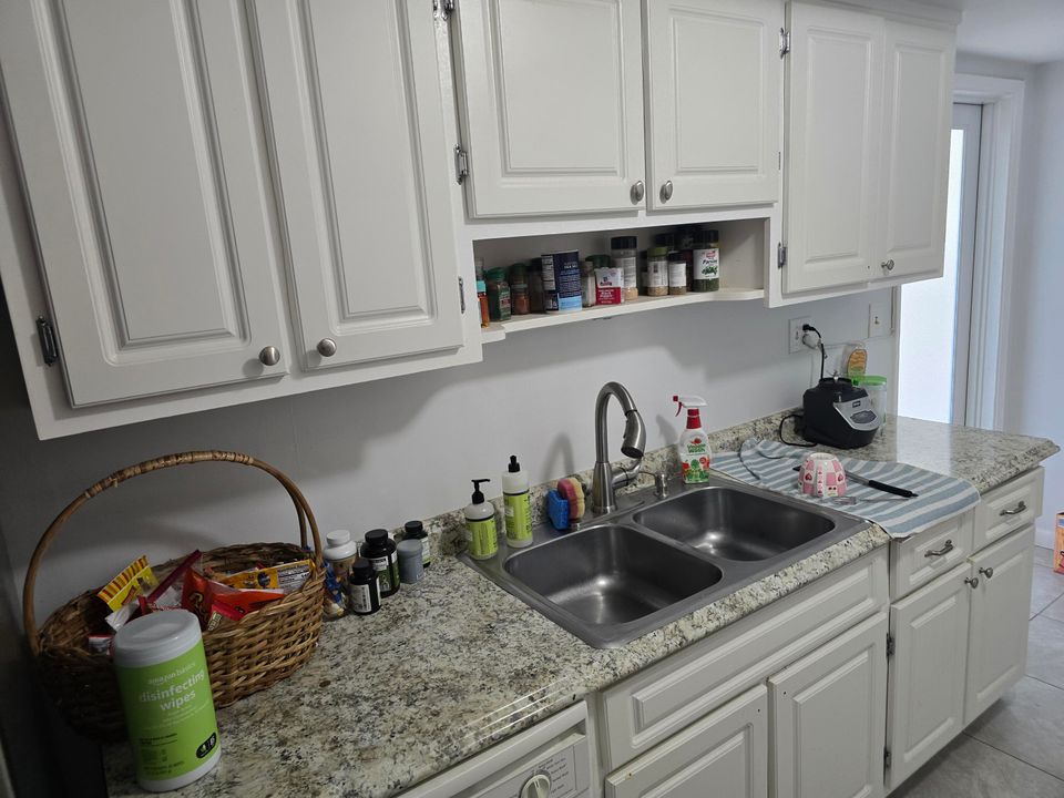 Active With Contract: $2,600 (1 beds, 1 baths, 650 Square Feet)