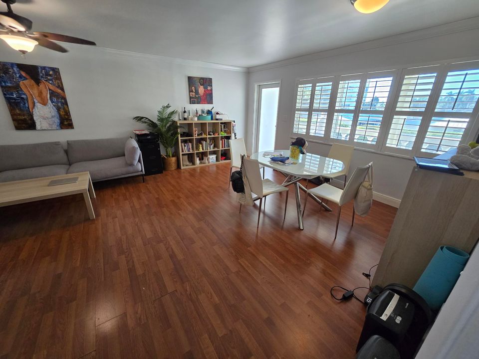 Active With Contract: $2,600 (1 beds, 1 baths, 650 Square Feet)