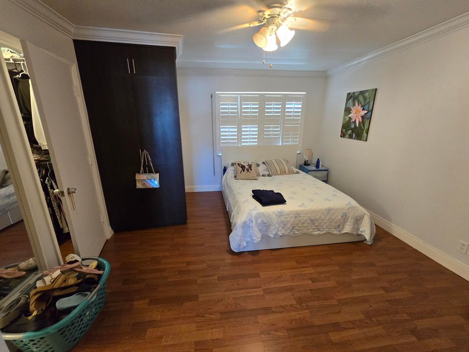 Active With Contract: $2,600 (1 beds, 1 baths, 650 Square Feet)