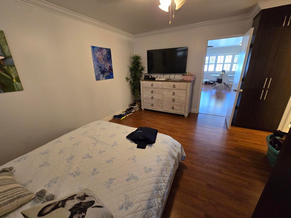 Active With Contract: $2,600 (1 beds, 1 baths, 650 Square Feet)