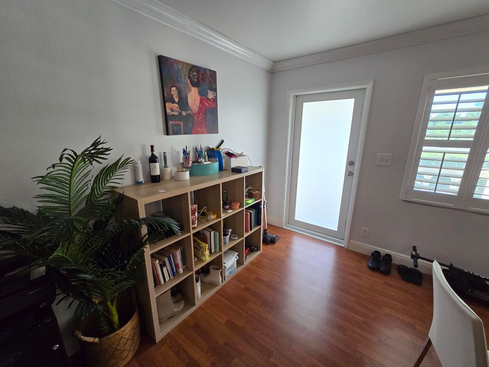 Active With Contract: $2,600 (1 beds, 1 baths, 650 Square Feet)