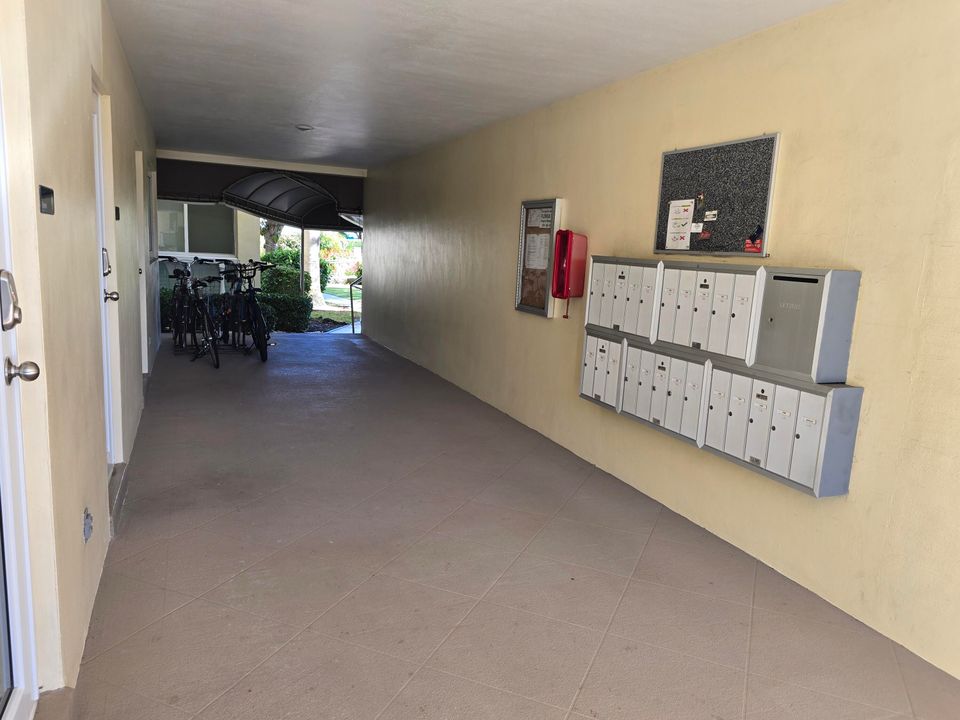 Active With Contract: $2,600 (1 beds, 1 baths, 650 Square Feet)