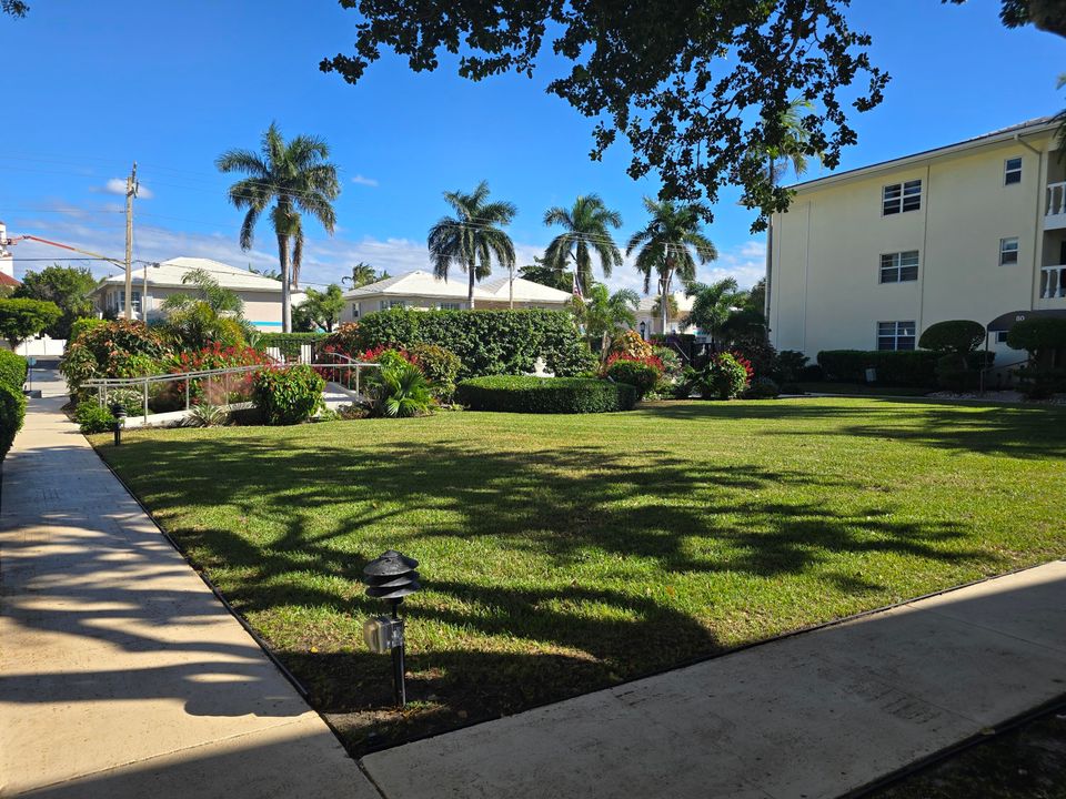 Active With Contract: $2,600 (1 beds, 1 baths, 650 Square Feet)