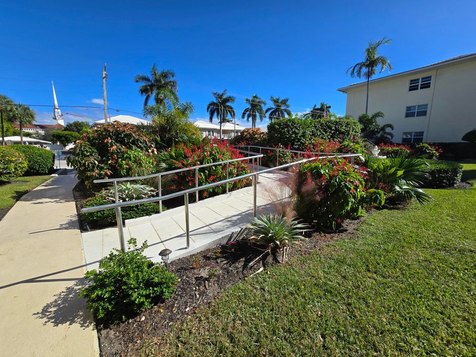 Active With Contract: $2,600 (1 beds, 1 baths, 650 Square Feet)