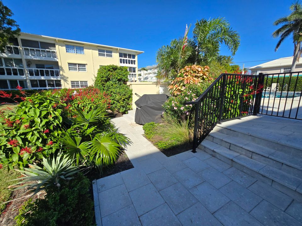 Active With Contract: $2,600 (1 beds, 1 baths, 650 Square Feet)