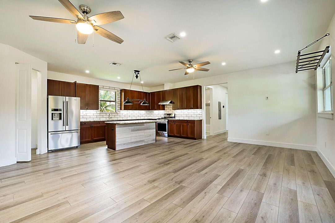 待售: $1,325,000 (3 贝兹, 3 浴室, 2005 平方英尺)