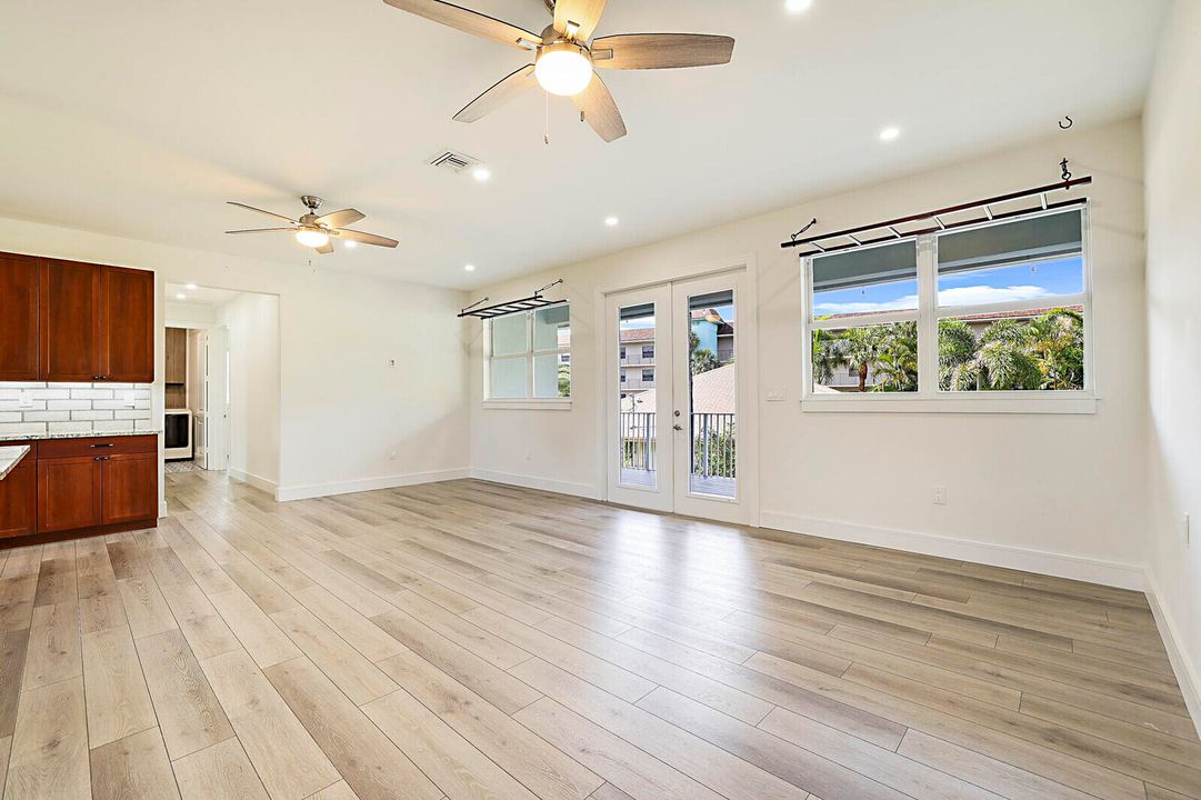 待售: $1,325,000 (3 贝兹, 3 浴室, 2005 平方英尺)