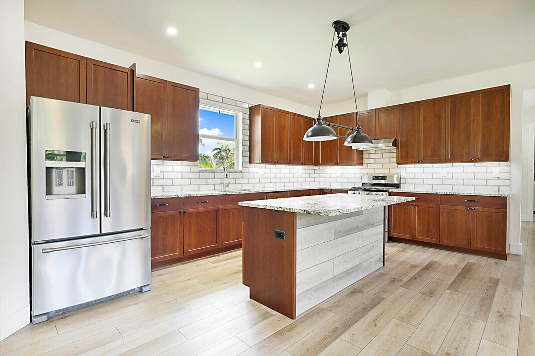 待售: $1,325,000 (3 贝兹, 3 浴室, 2005 平方英尺)