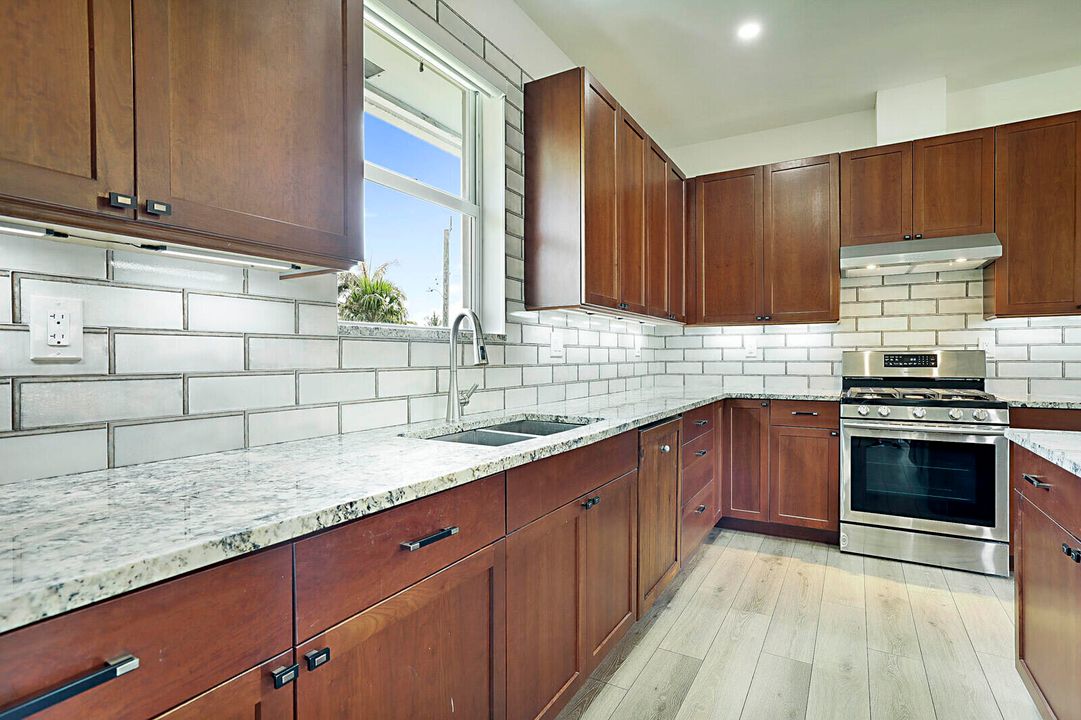 待售: $1,325,000 (3 贝兹, 3 浴室, 2005 平方英尺)