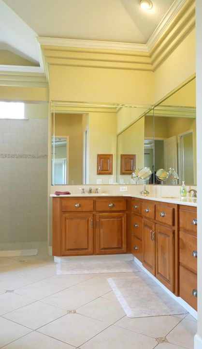 For Sale: $800,000 (3 beds, 3 baths, 2763 Square Feet)