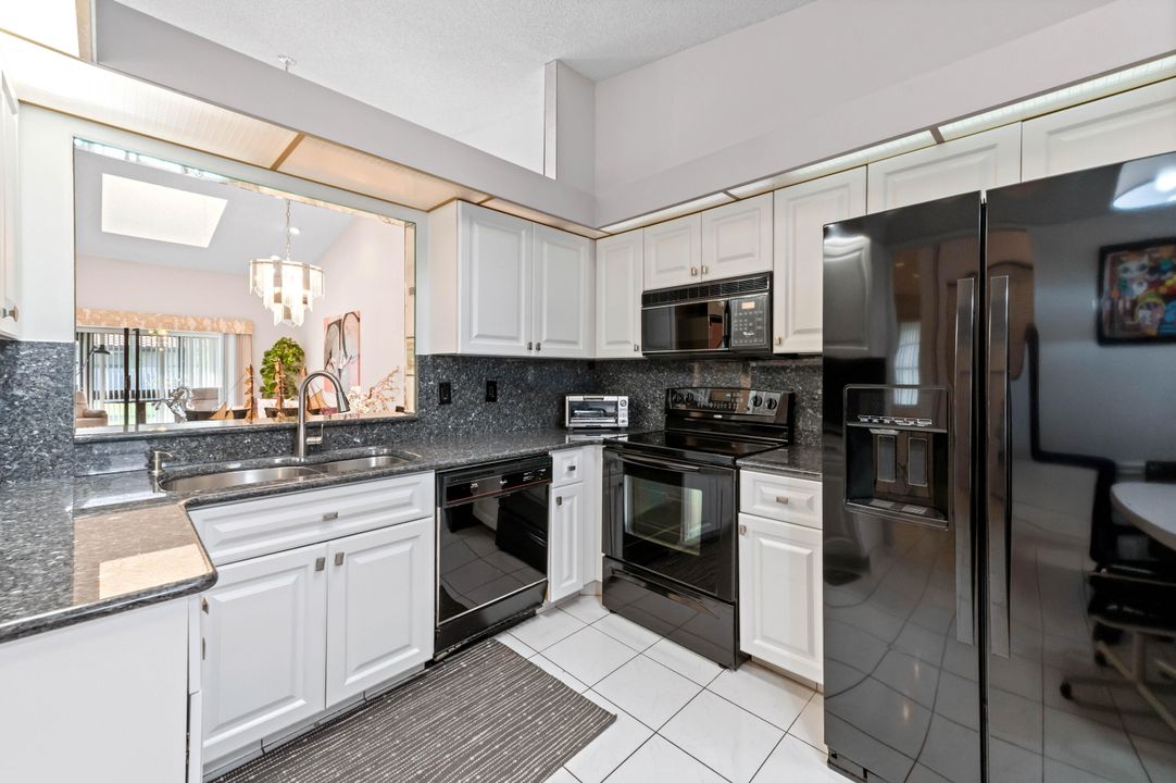 Active With Contract: $300,000 (2 beds, 2 baths, 1632 Square Feet)