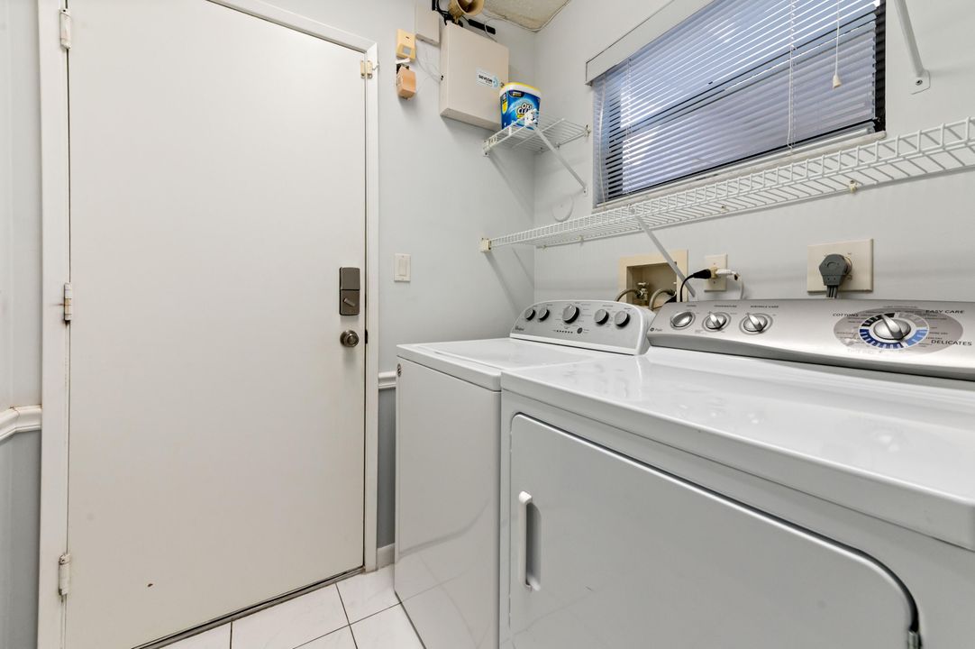 Active With Contract: $300,000 (2 beds, 2 baths, 1632 Square Feet)