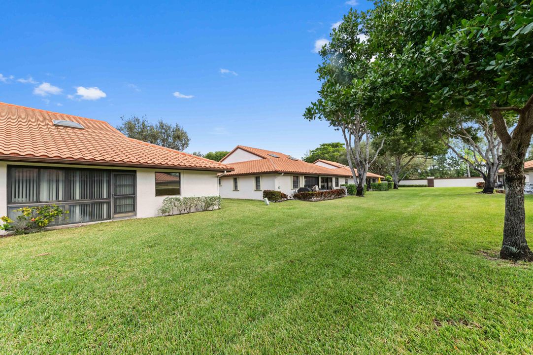 Active With Contract: $300,000 (2 beds, 2 baths, 1632 Square Feet)