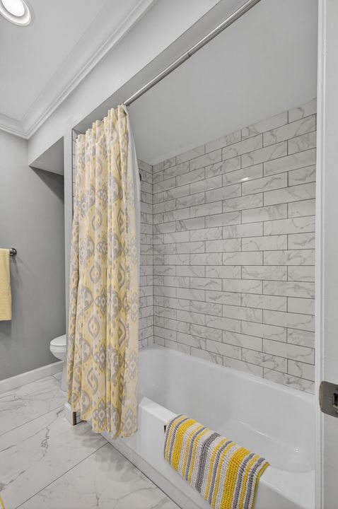 For Rent: $7,000 (2 beds, 2 baths, 1366 Square Feet)